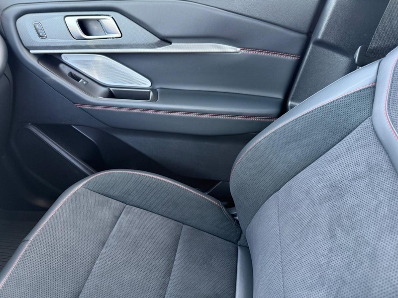 Ford Explorer Vehicle Full-screen Gallery Image 28