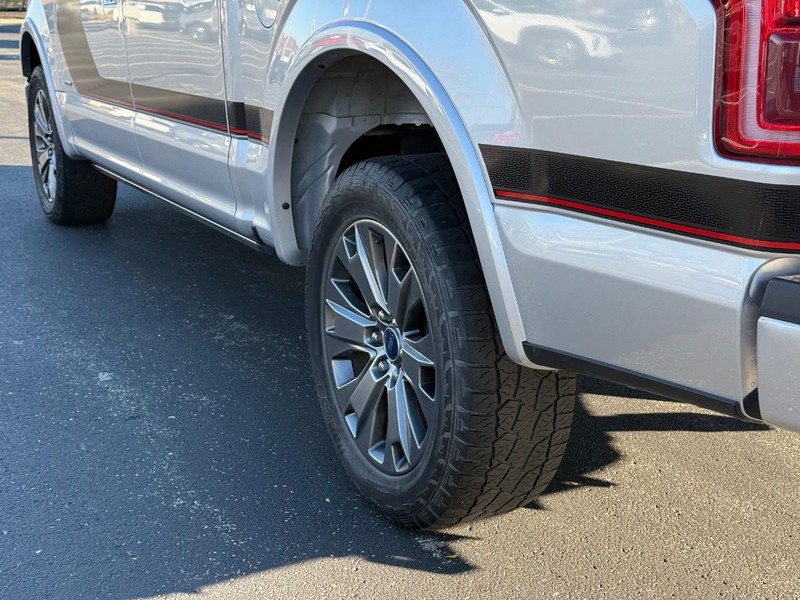 Ford F-150 Vehicle Full-screen Gallery Image 6