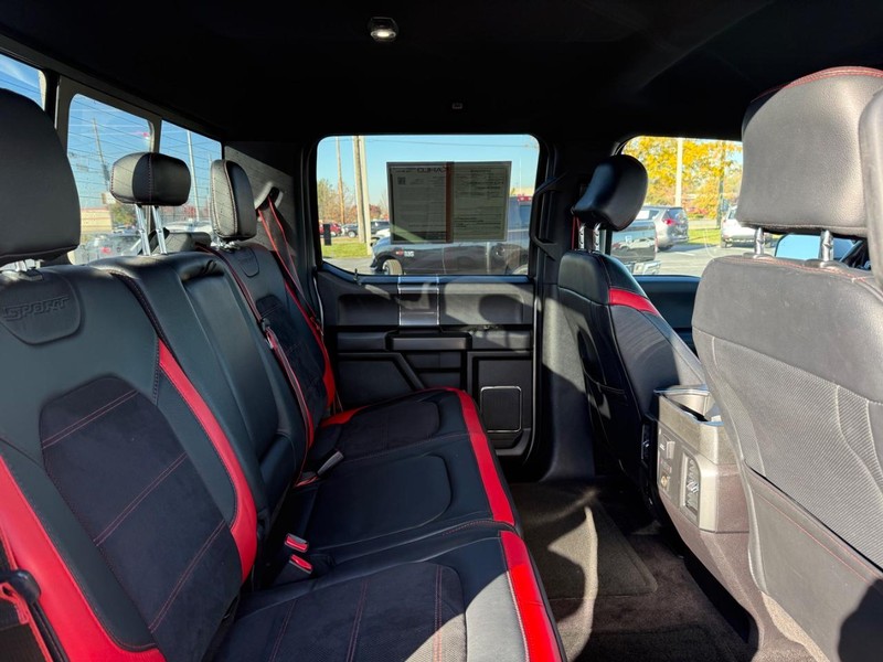 Ford F-150 Vehicle Full-screen Gallery Image 10