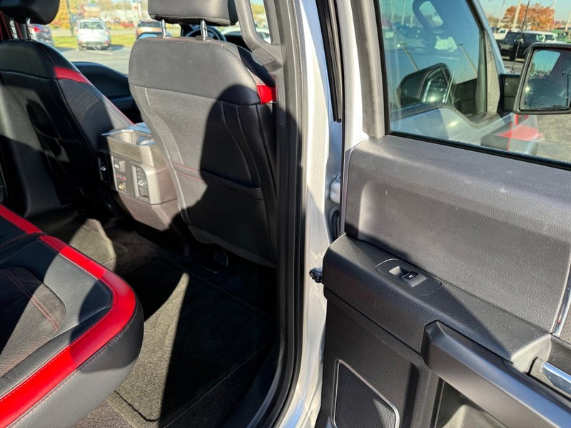 Ford F-150 Vehicle Full-screen Gallery Image 11