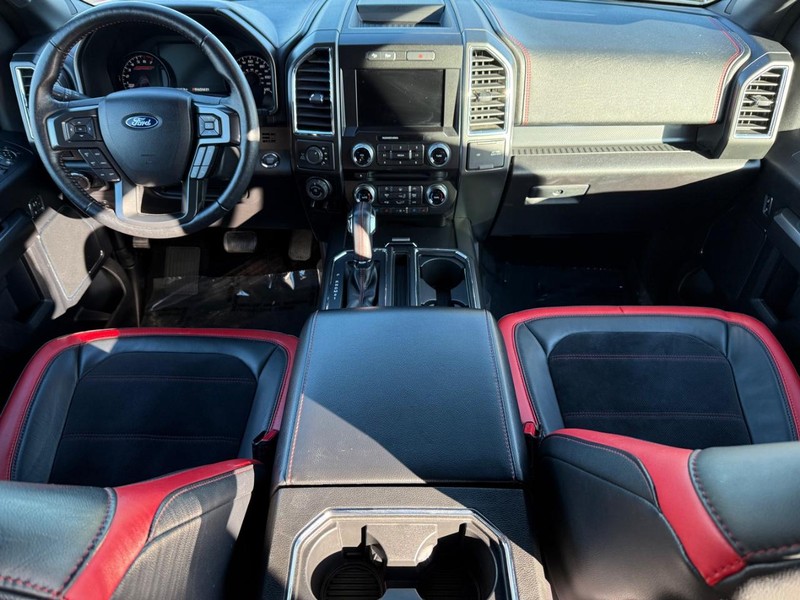 Ford F-150 Vehicle Full-screen Gallery Image 12