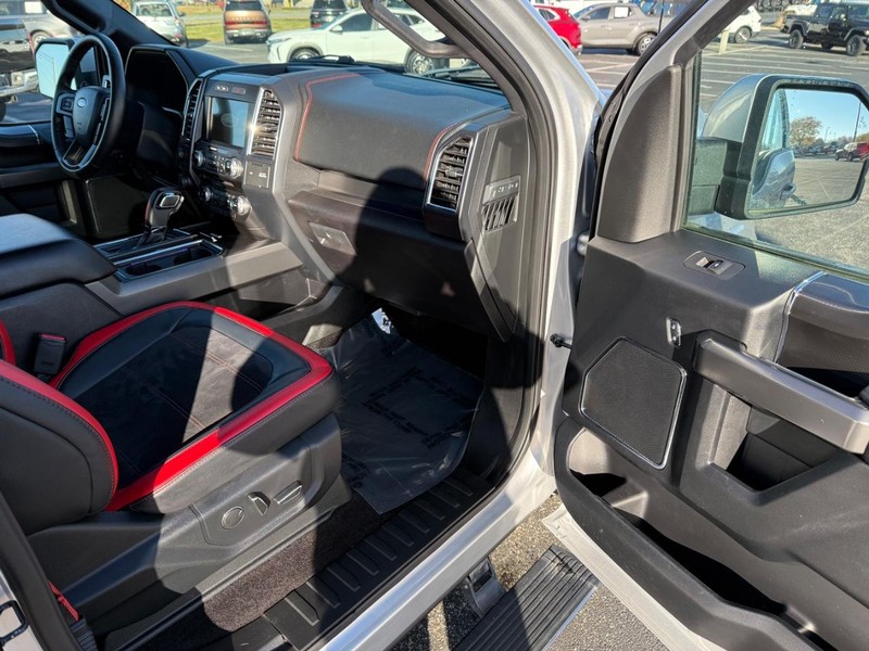 Ford F-150 Vehicle Full-screen Gallery Image 14