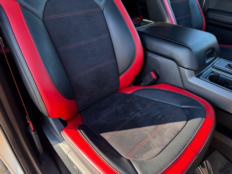 Ford F-150 Vehicle Full-screen Gallery Image 15