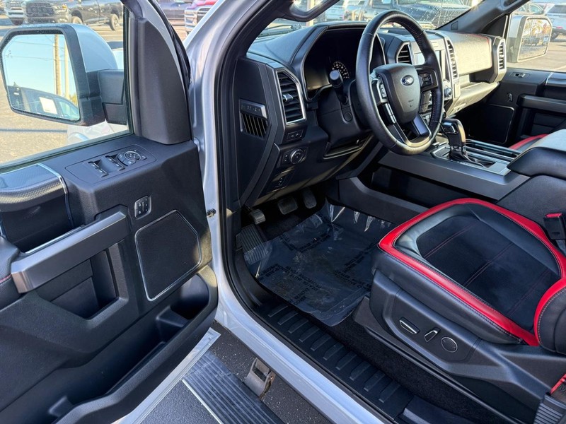 Ford F-150 Vehicle Full-screen Gallery Image 16