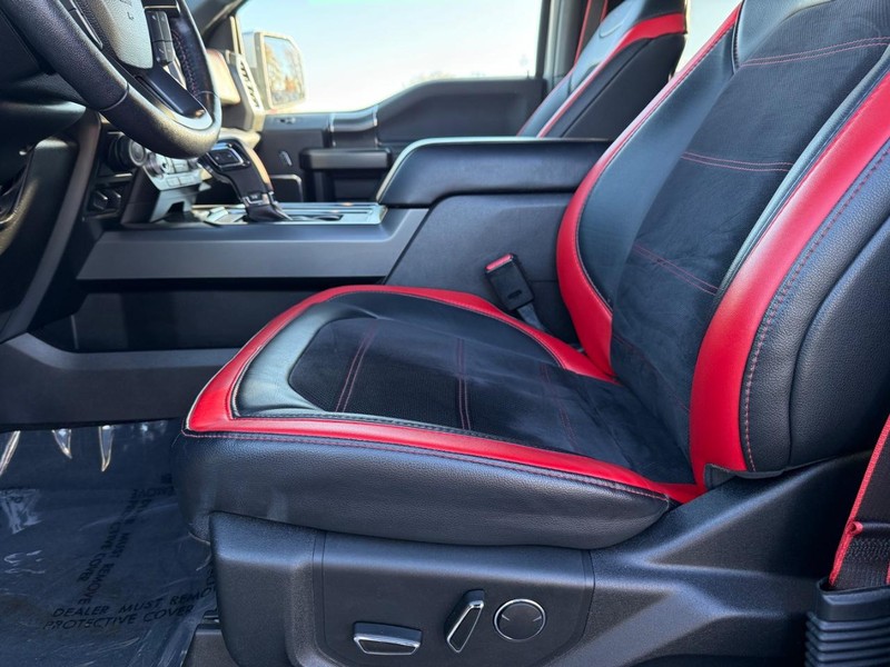 Ford F-150 Vehicle Full-screen Gallery Image 17