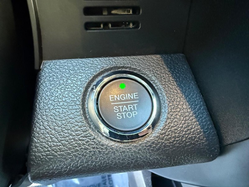 Ford F-150 Vehicle Full-screen Gallery Image 21