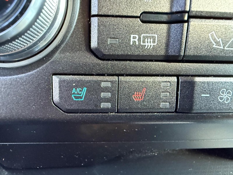 Ford F-150 Vehicle Full-screen Gallery Image 22