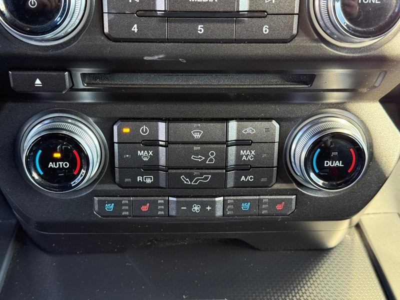 Ford F-150 Vehicle Full-screen Gallery Image 25