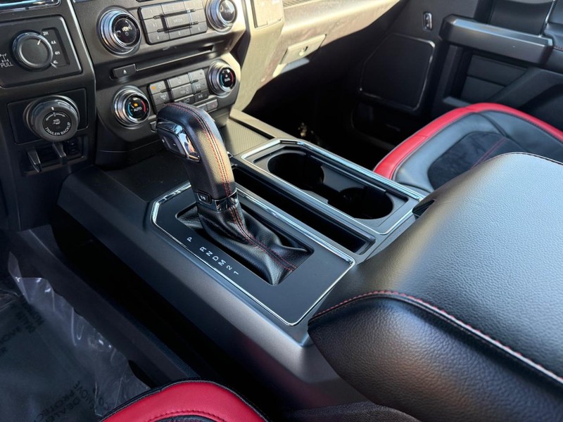 Ford F-150 Vehicle Full-screen Gallery Image 26