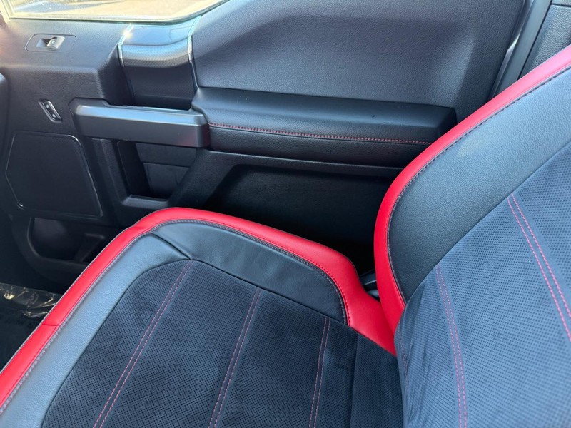 Ford F-150 Vehicle Full-screen Gallery Image 27