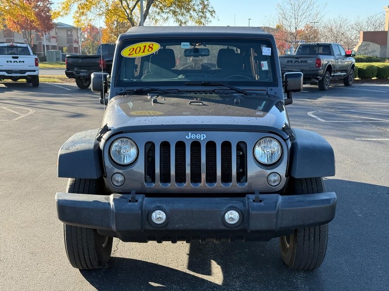 Jeep Wrangler JK Unlimited Vehicle Full-screen Gallery Image 9