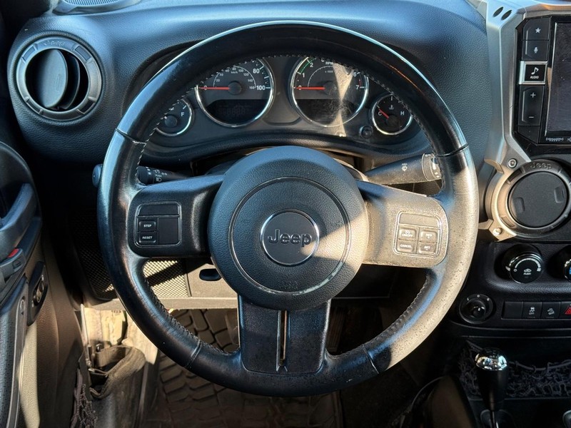 Jeep Wrangler JK Unlimited Vehicle Full-screen Gallery Image 13