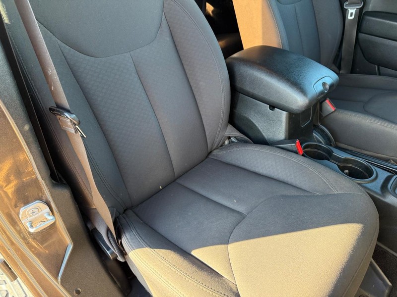 Jeep Wrangler JK Unlimited Vehicle Full-screen Gallery Image 15