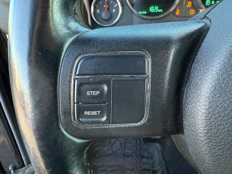 Jeep Wrangler JK Unlimited Vehicle Full-screen Gallery Image 19