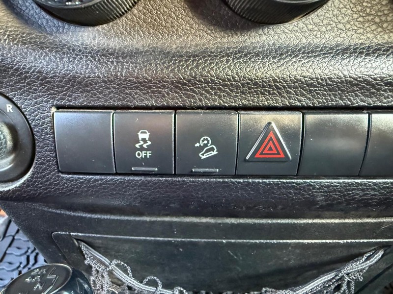 Jeep Wrangler JK Unlimited Vehicle Full-screen Gallery Image 25