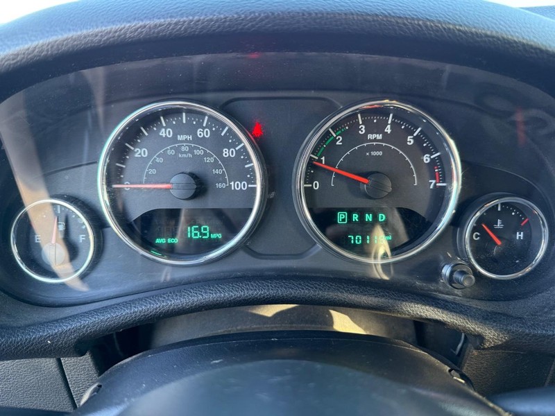 Jeep Wrangler JK Unlimited Vehicle Full-screen Gallery Image 28