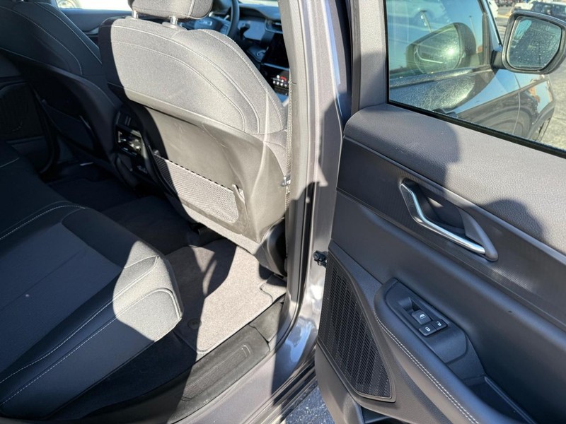 Jeep Grand Cherokee Vehicle Full-screen Gallery Image 11