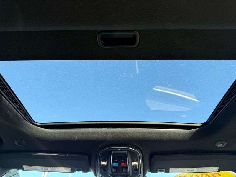 Jeep Grand Cherokee Vehicle Full-screen Gallery Image 12