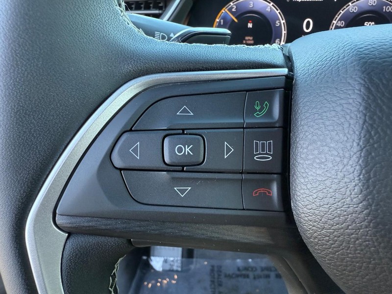 Jeep Grand Cherokee Vehicle Full-screen Gallery Image 20