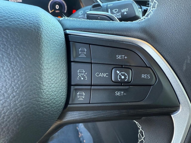 Jeep Grand Cherokee Vehicle Full-screen Gallery Image 21