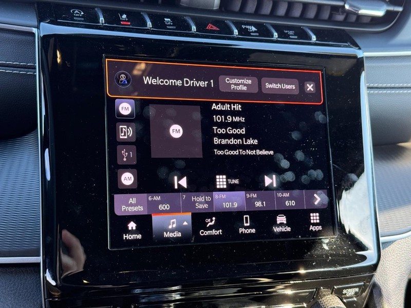 Jeep Grand Cherokee Vehicle Full-screen Gallery Image 23