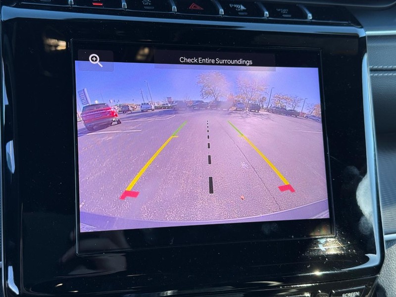 Jeep Grand Cherokee Vehicle Full-screen Gallery Image 24