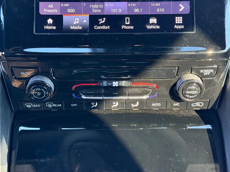 Jeep Grand Cherokee Vehicle Full-screen Gallery Image 25