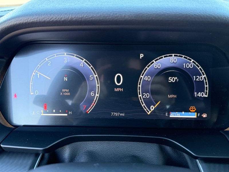 Jeep Grand Cherokee Vehicle Full-screen Gallery Image 29