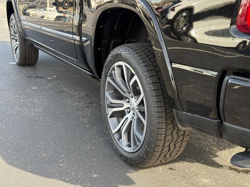 Ram 1500 Vehicle Full-screen Gallery Image 6