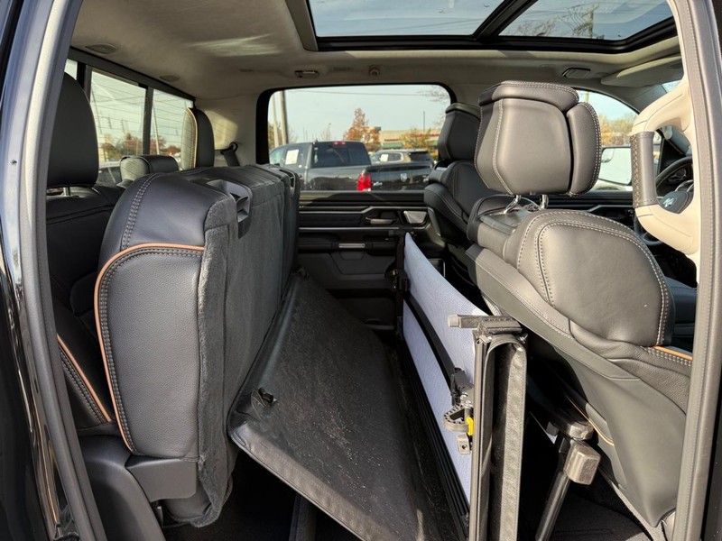 Ram 1500 Vehicle Full-screen Gallery Image 10