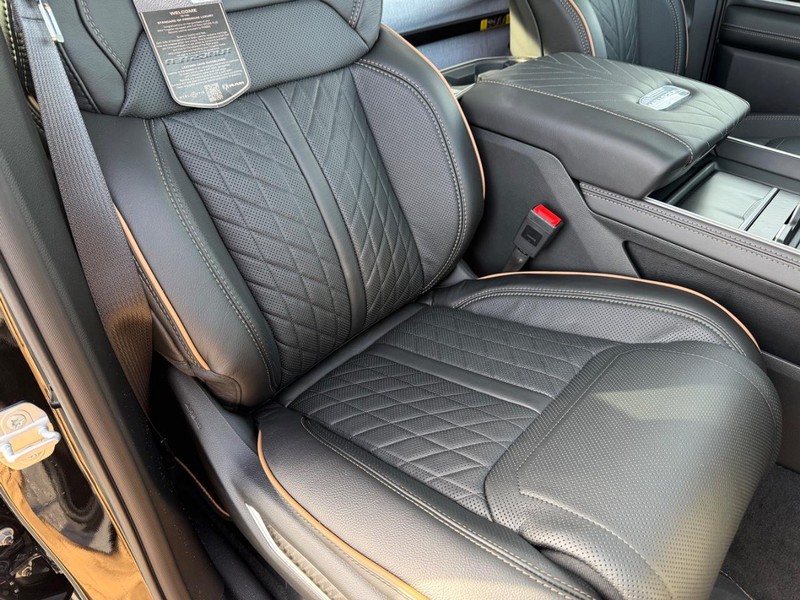 Ram 1500 Vehicle Full-screen Gallery Image 13