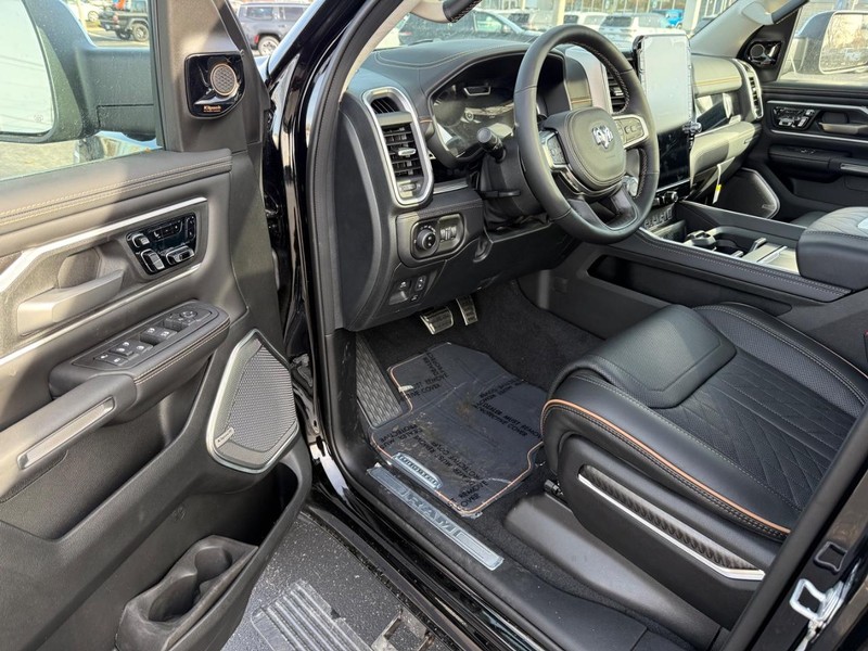 Ram 1500 Vehicle Full-screen Gallery Image 14