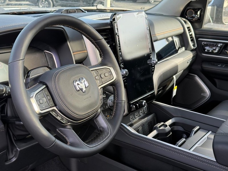 Ram 1500 Vehicle Full-screen Gallery Image 16