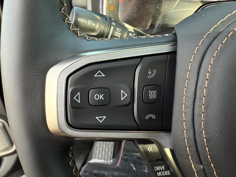 Ram 1500 Vehicle Full-screen Gallery Image 17