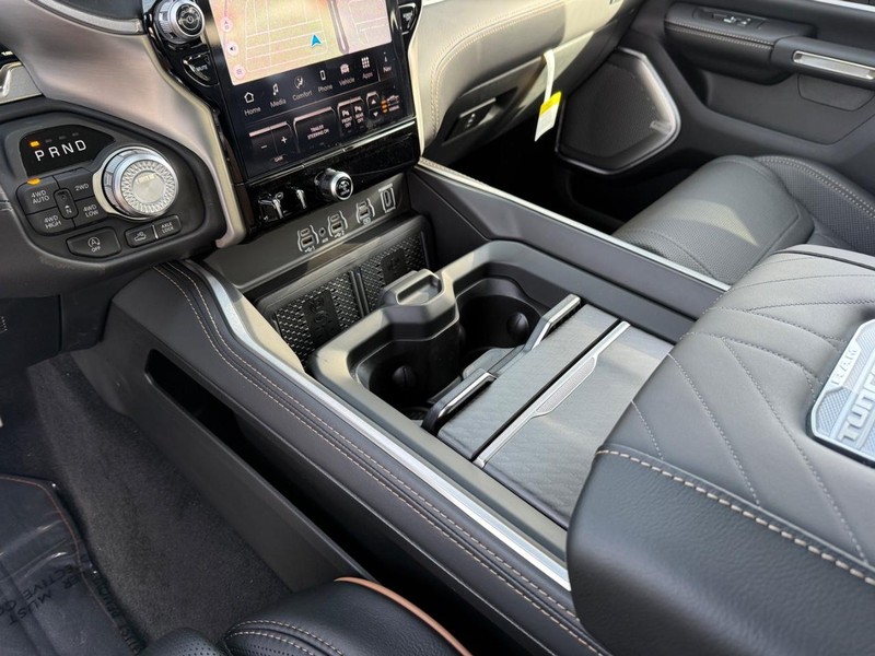 Ram 1500 Vehicle Full-screen Gallery Image 22