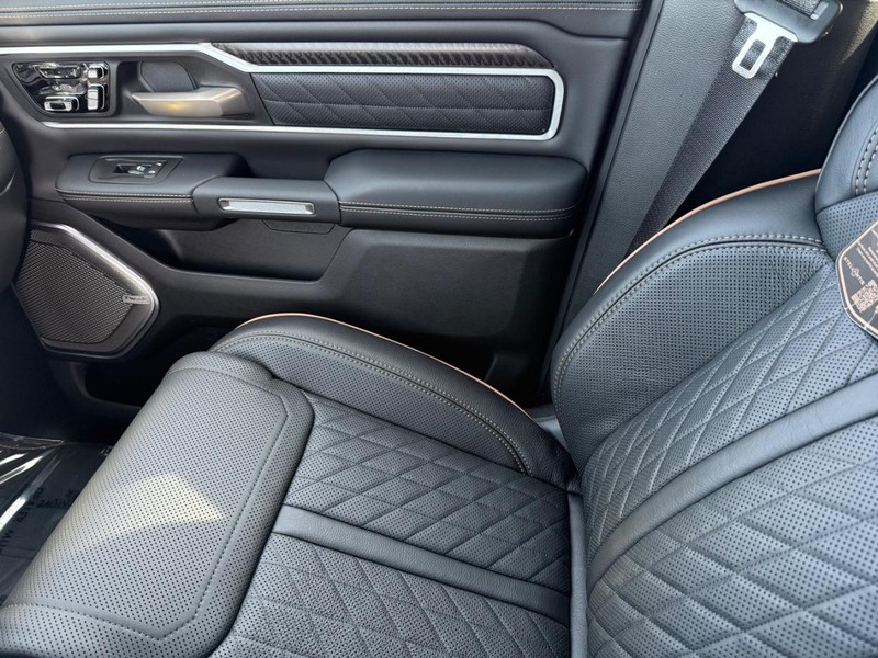 Ram 1500 Vehicle Full-screen Gallery Image 23