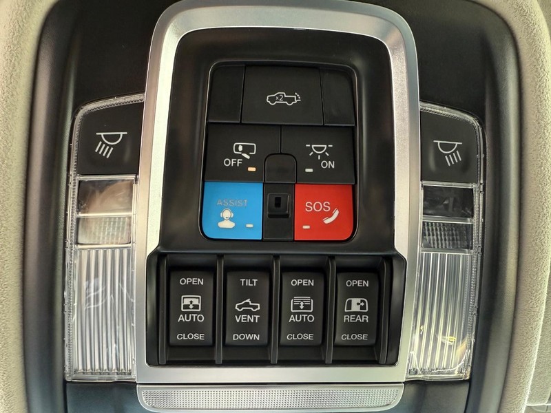 Ram 1500 Vehicle Full-screen Gallery Image 24