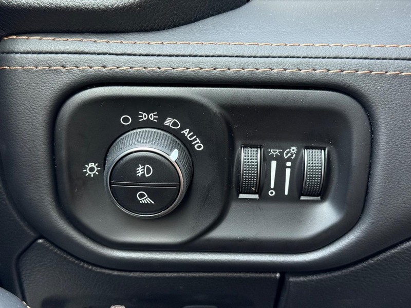 Ram 1500 Vehicle Full-screen Gallery Image 29