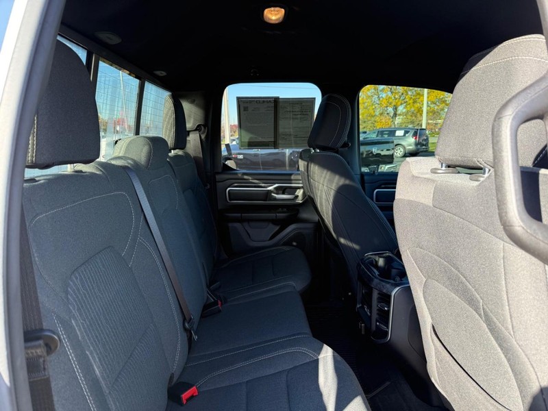 Ram 1500 Vehicle Full-screen Gallery Image 10