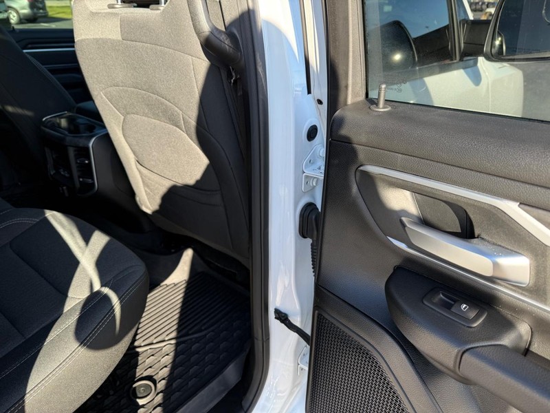 Ram 1500 Vehicle Full-screen Gallery Image 11