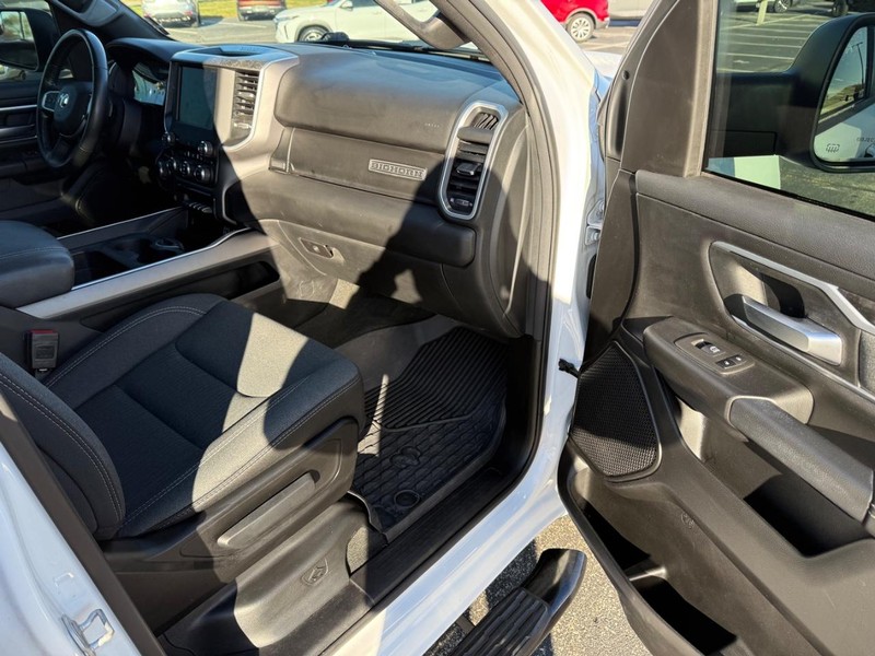 Ram 1500 Vehicle Full-screen Gallery Image 14