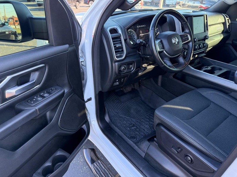 Ram 1500 Vehicle Full-screen Gallery Image 16