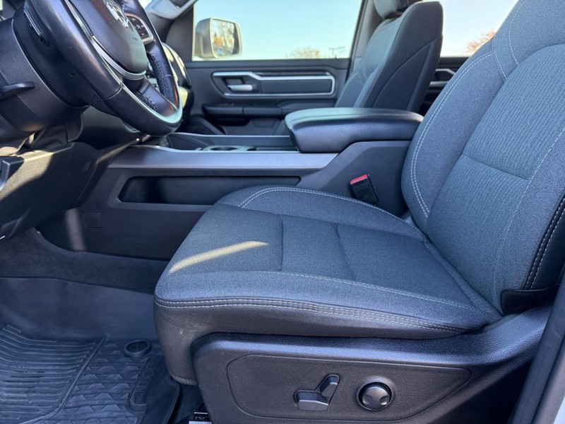 Ram 1500 Vehicle Full-screen Gallery Image 17