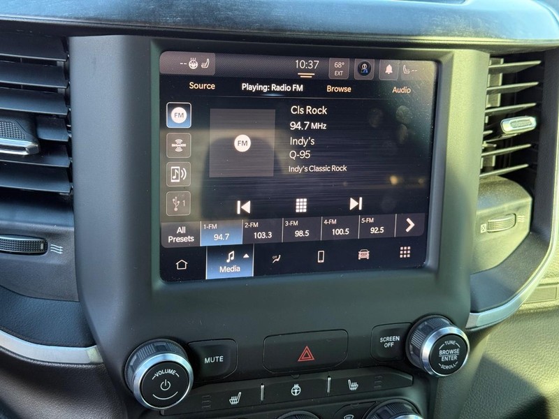 Ram 1500 Vehicle Full-screen Gallery Image 23