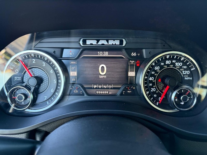 Ram 1500 Vehicle Full-screen Gallery Image 28