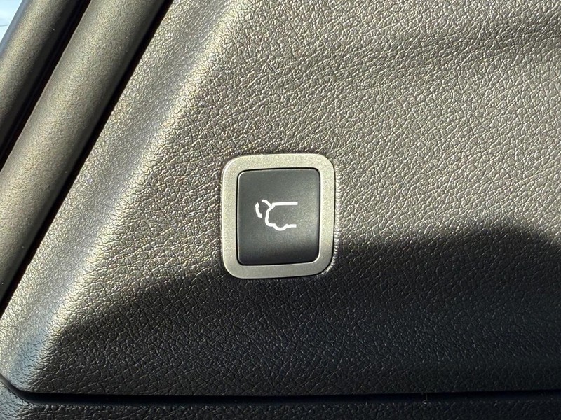 Chrysler Pacifica Vehicle Full-screen Gallery Image 8