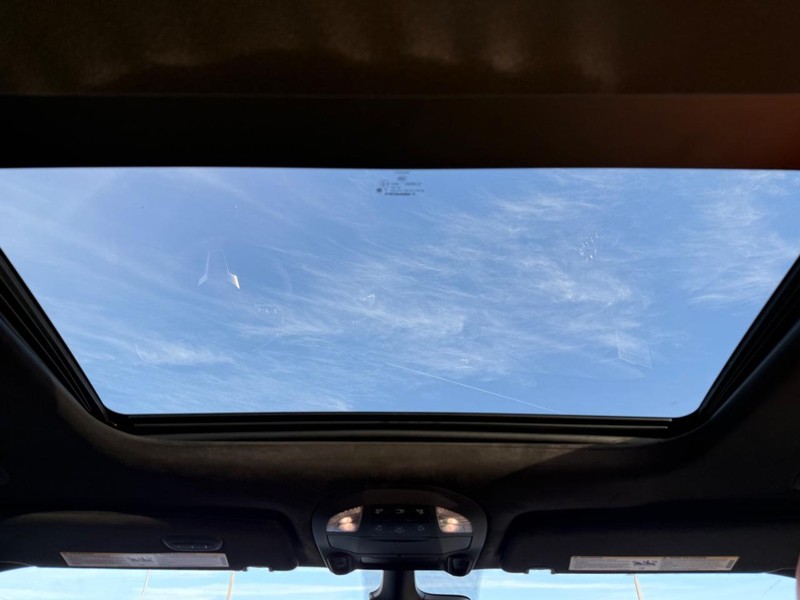 Chrysler Pacifica Vehicle Full-screen Gallery Image 13