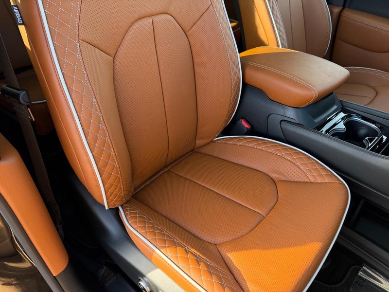 Chrysler Pacifica Vehicle Full-screen Gallery Image 17