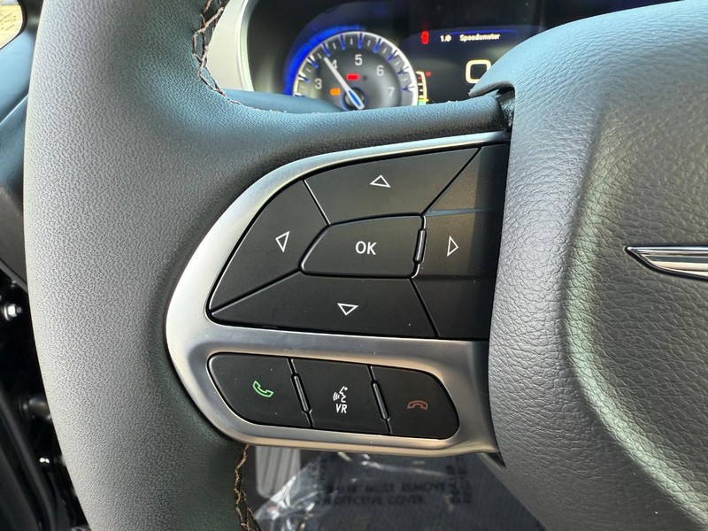 Chrysler Pacifica Vehicle Full-screen Gallery Image 21