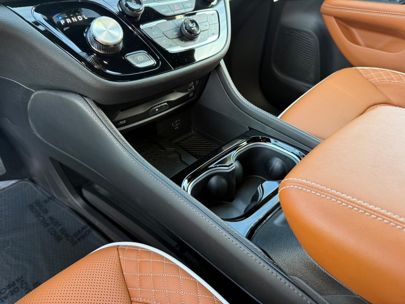 Chrysler Pacifica Vehicle Full-screen Gallery Image 27